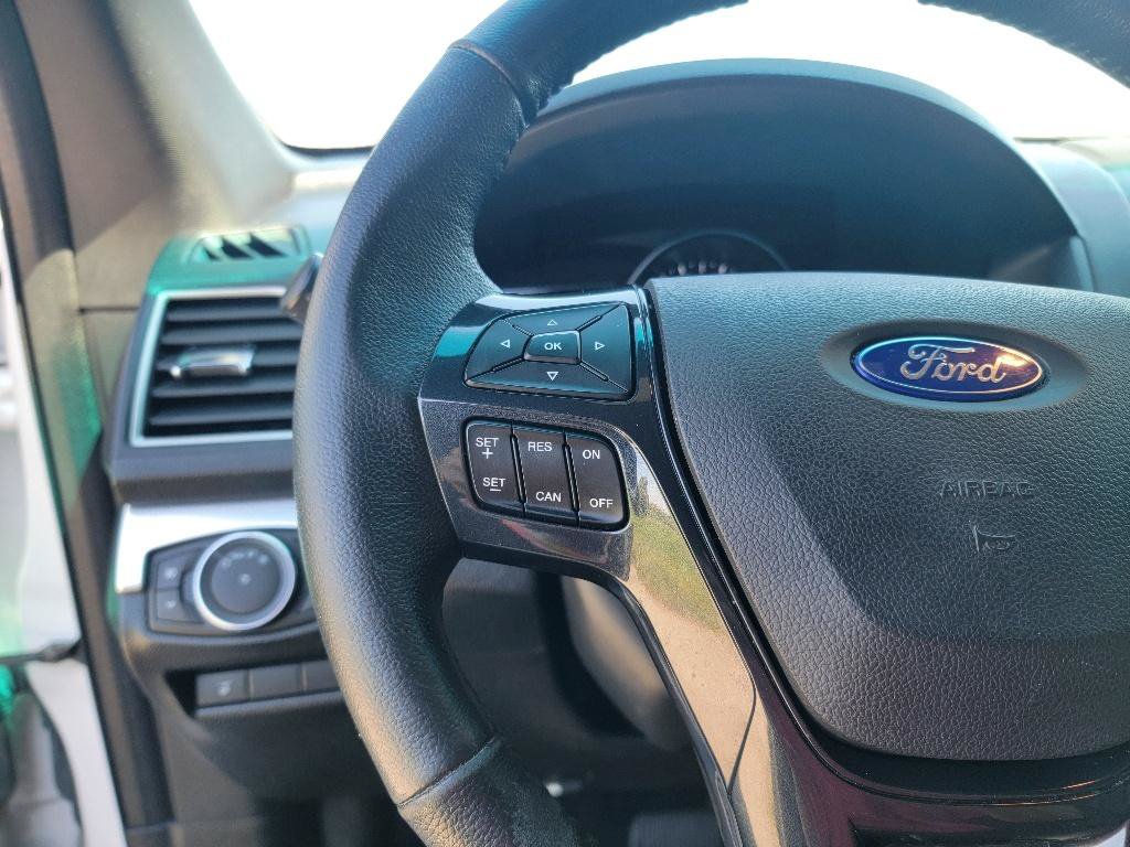 Used 2017 Ford Explorer XLT w/ Equipment Group 202A FWD image 15