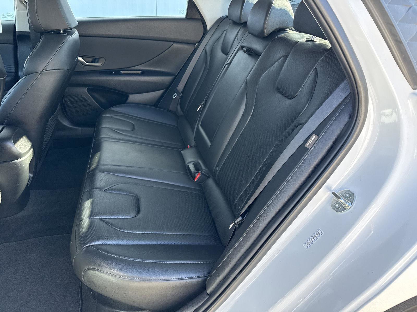 Used 2024 Hyundai Elantra Limited image 13