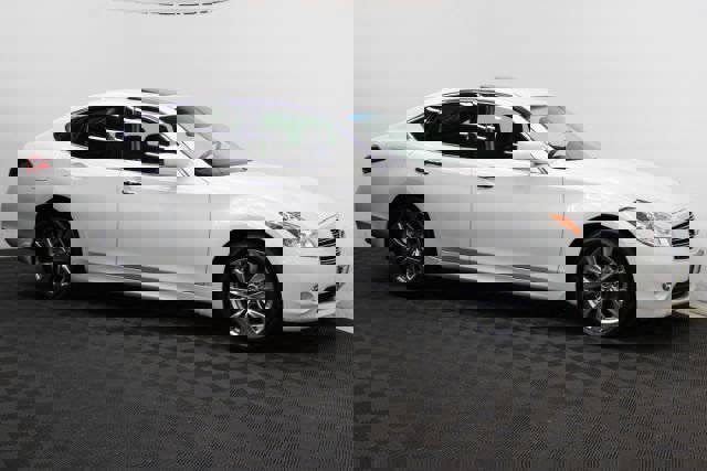 Used 2012 INFINITI M56 x w/ Deluxe Touring Pkg image 3