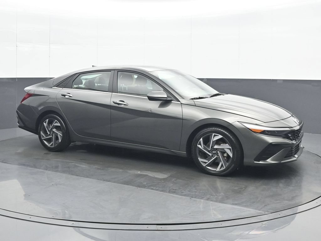 Used 2025 Hyundai Elantra SEL FWD image 8
