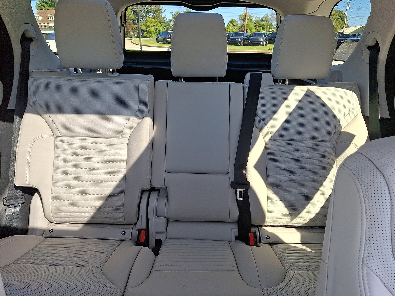 New 2026 Land Rover Discovery S image 16