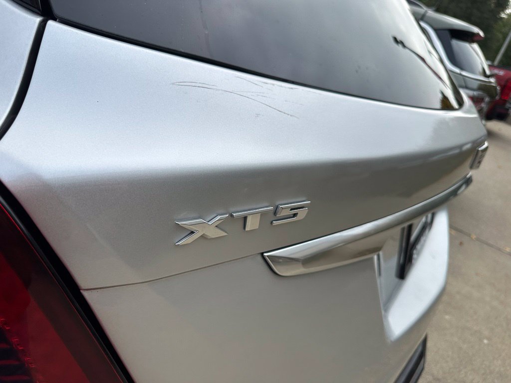 Used 2020 Cadillac XT5 Premium Luxury w/ LPO, Floor Liner Package FWD image 23