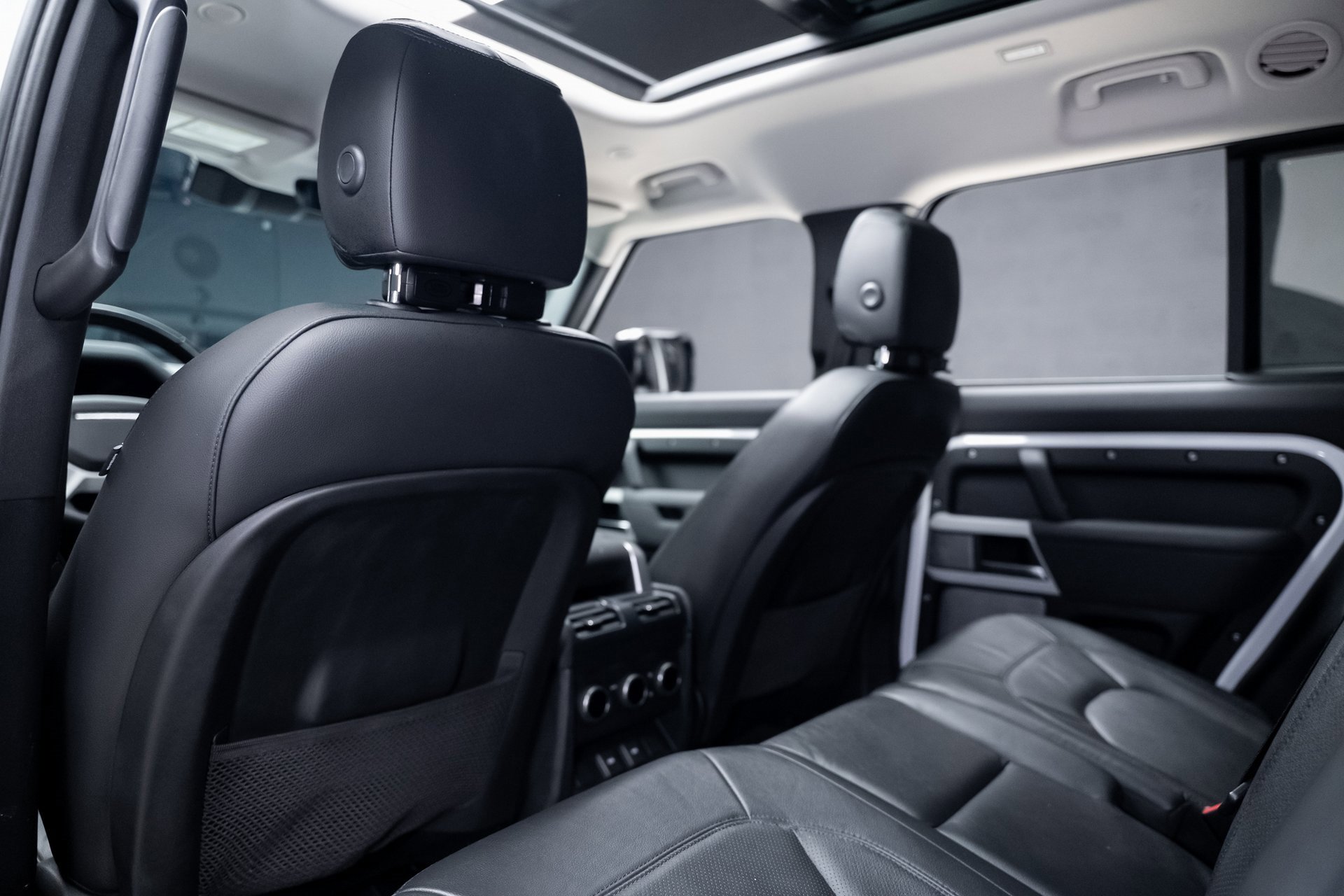 Used 2023 Land Rover Defender 130 SE image 72