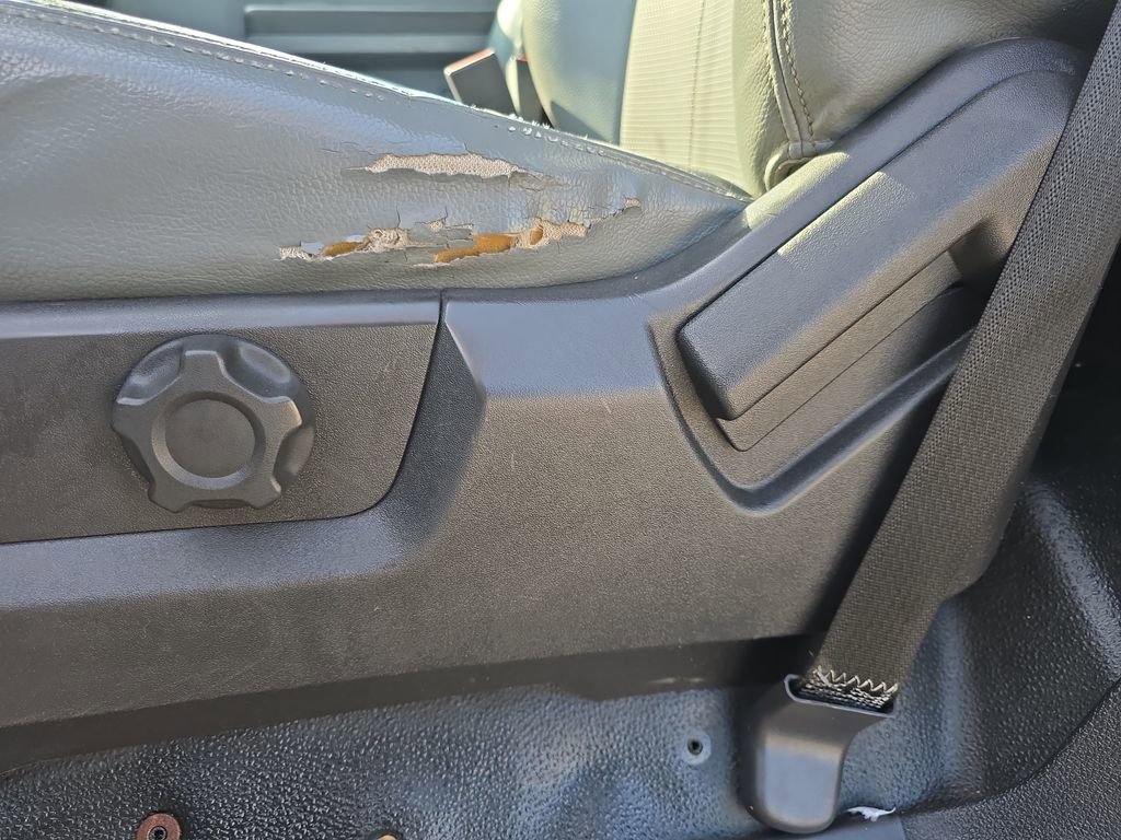 Used 2016 Ford F550 2WD Regular Cab Super Duty image 24