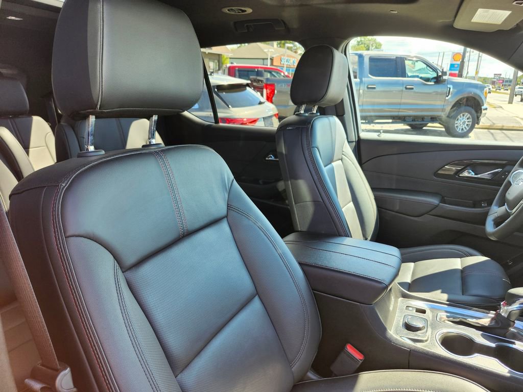 Used 2023 Chevrolet Traverse RS image 13