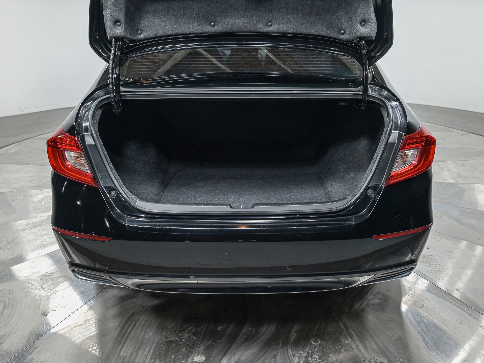 Used 2019 Honda Accord LX image 7