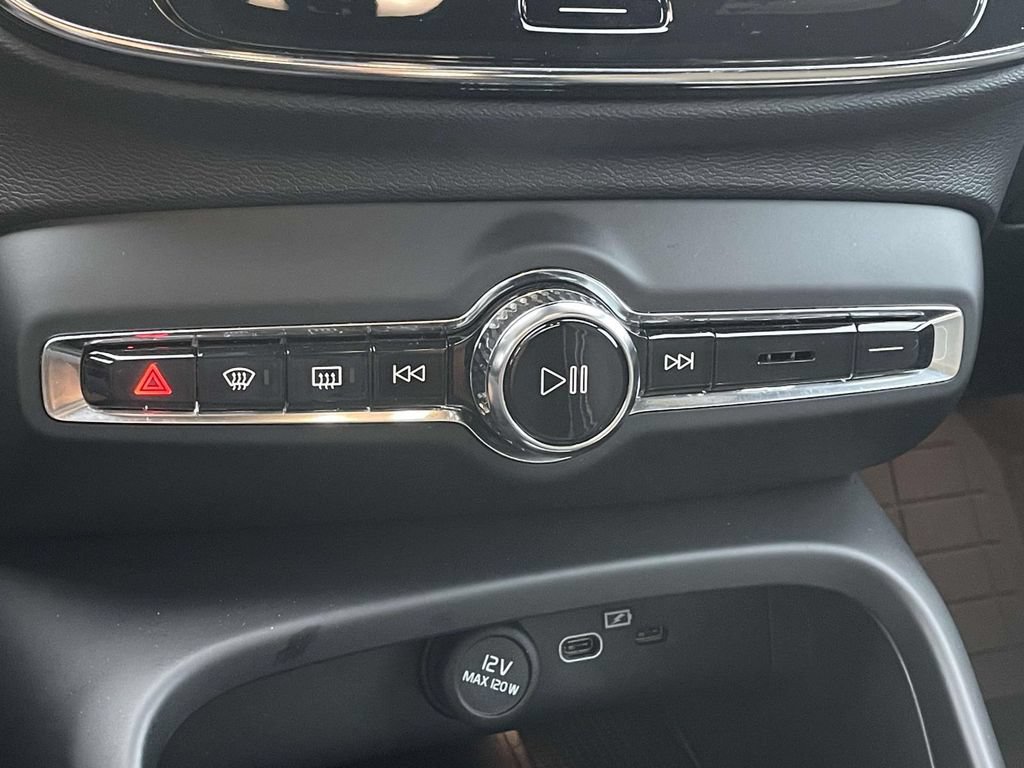 Used 2023 Volvo XC40 Recharge Ultimate w/ Protection Package Premier AWD/4WD image 19