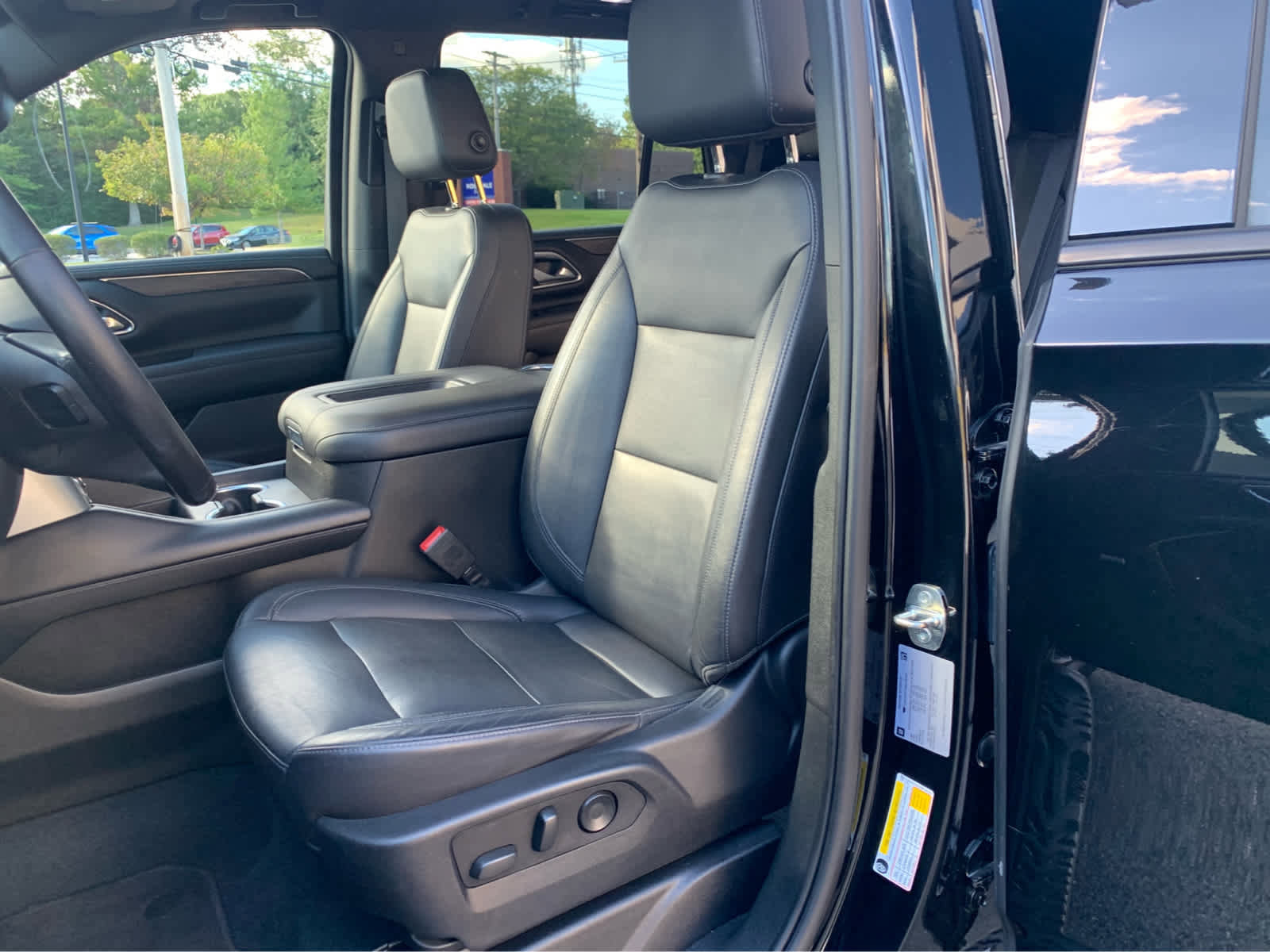 Used 2021 Chevrolet Tahoe Z71 w/ Z71 Signature Package image 12