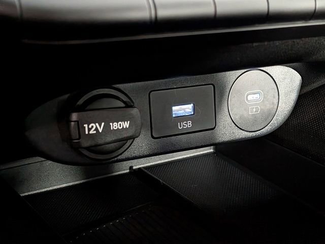 Used 2025 Hyundai Elantra SEL image 23