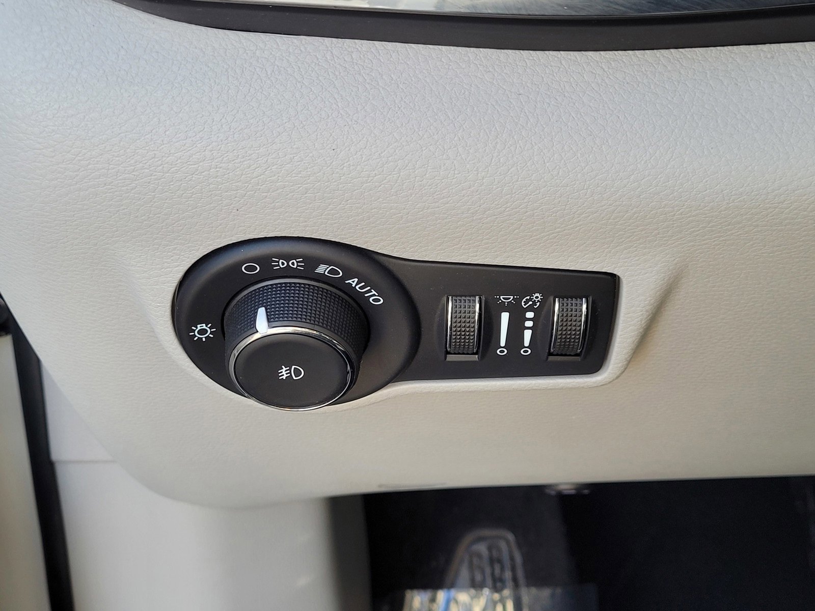 Used 2022 Jeep Compass Limited w/ Mopar Graphics Package image 18