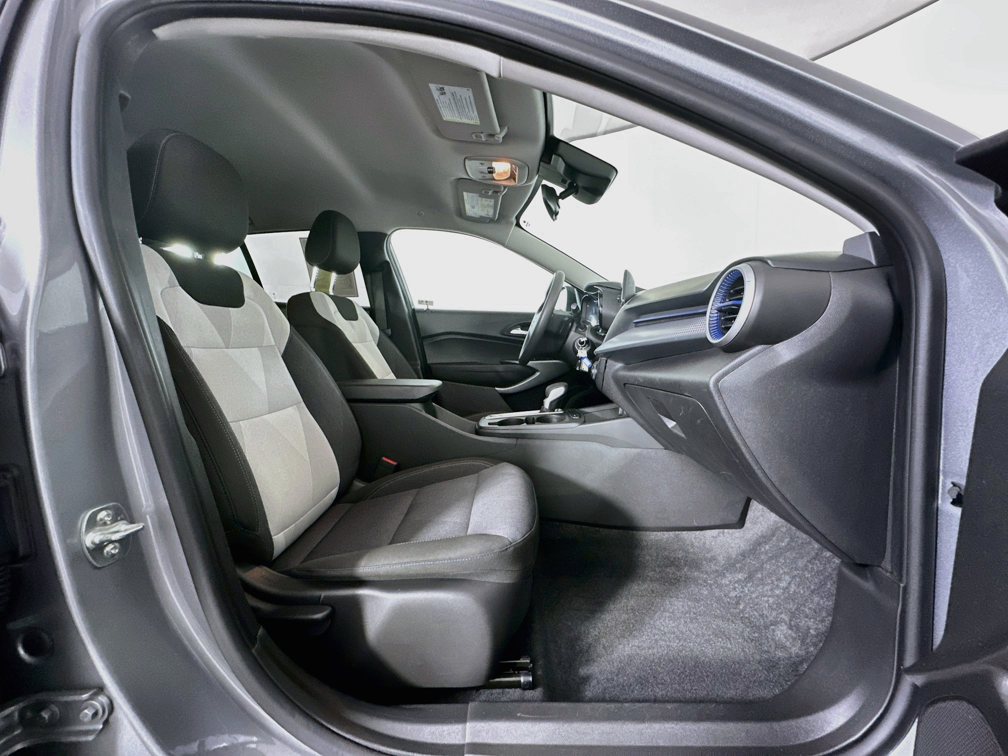 Used 2025 Chevrolet Trax LS FWD image 29
