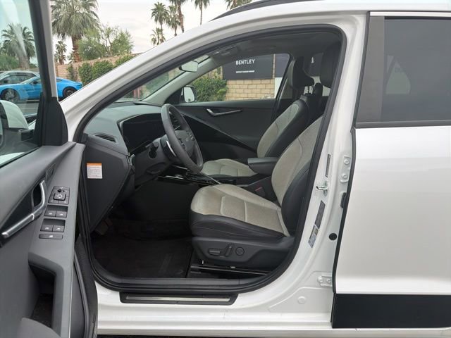 Used 2023 Kia Niro SX image 10