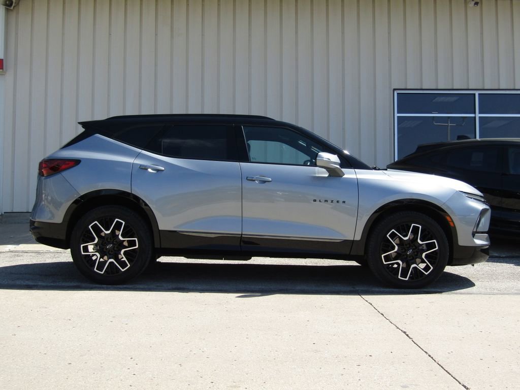 Used 2024 Chevrolet Blazer RS w/ Driver Confidence II Package AWD/4WD image 2