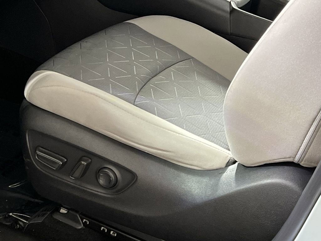 Used 2022 Toyota RAV4 XLE image 12