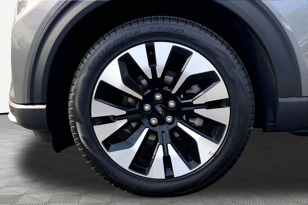 Used 2025 Ford Explorer Platinum w/ LUX Leather Package image 23