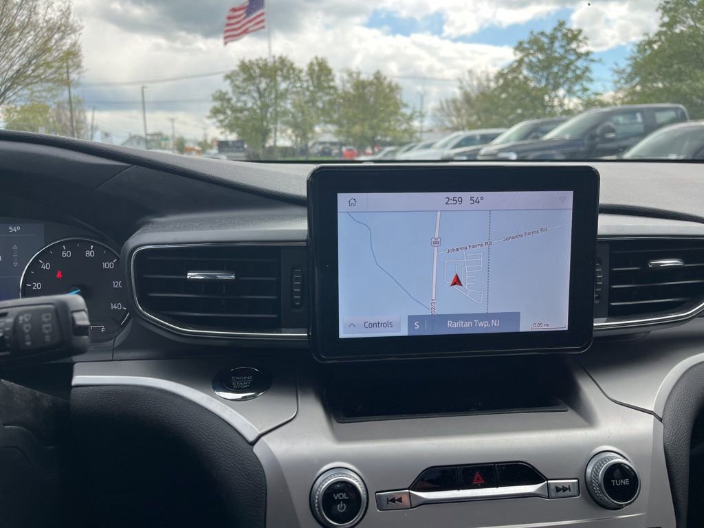 Used 2021 Ford Explorer XLT w/ Equipment Group 202A image 8