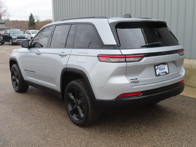 Used 2023 Jeep Grand Cherokee Altitude AWD/4WD image 8