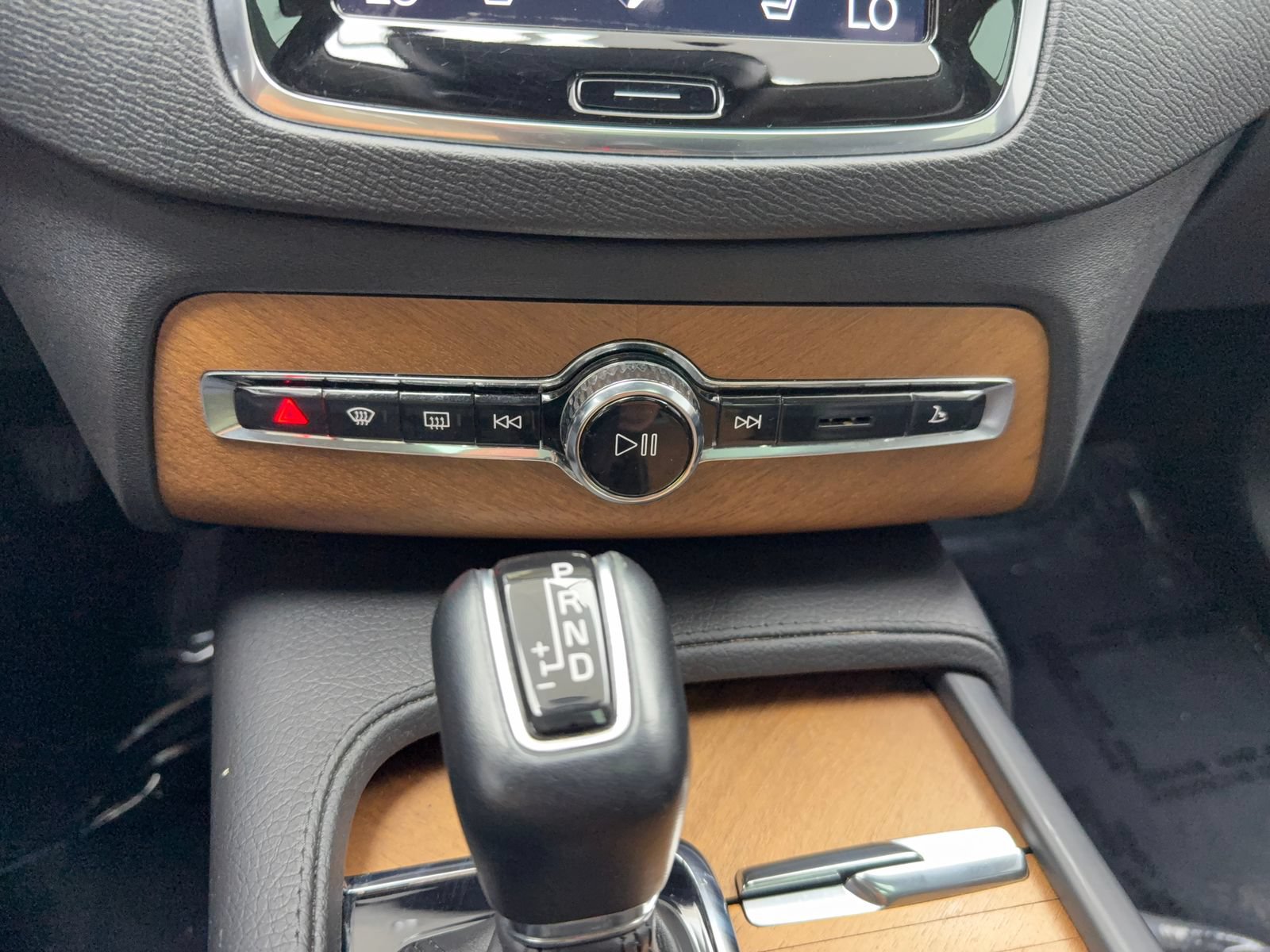 Used 2021 Volvo XC90 T6 Momentum w/ Protection Package Premier AWD/4WD image 30