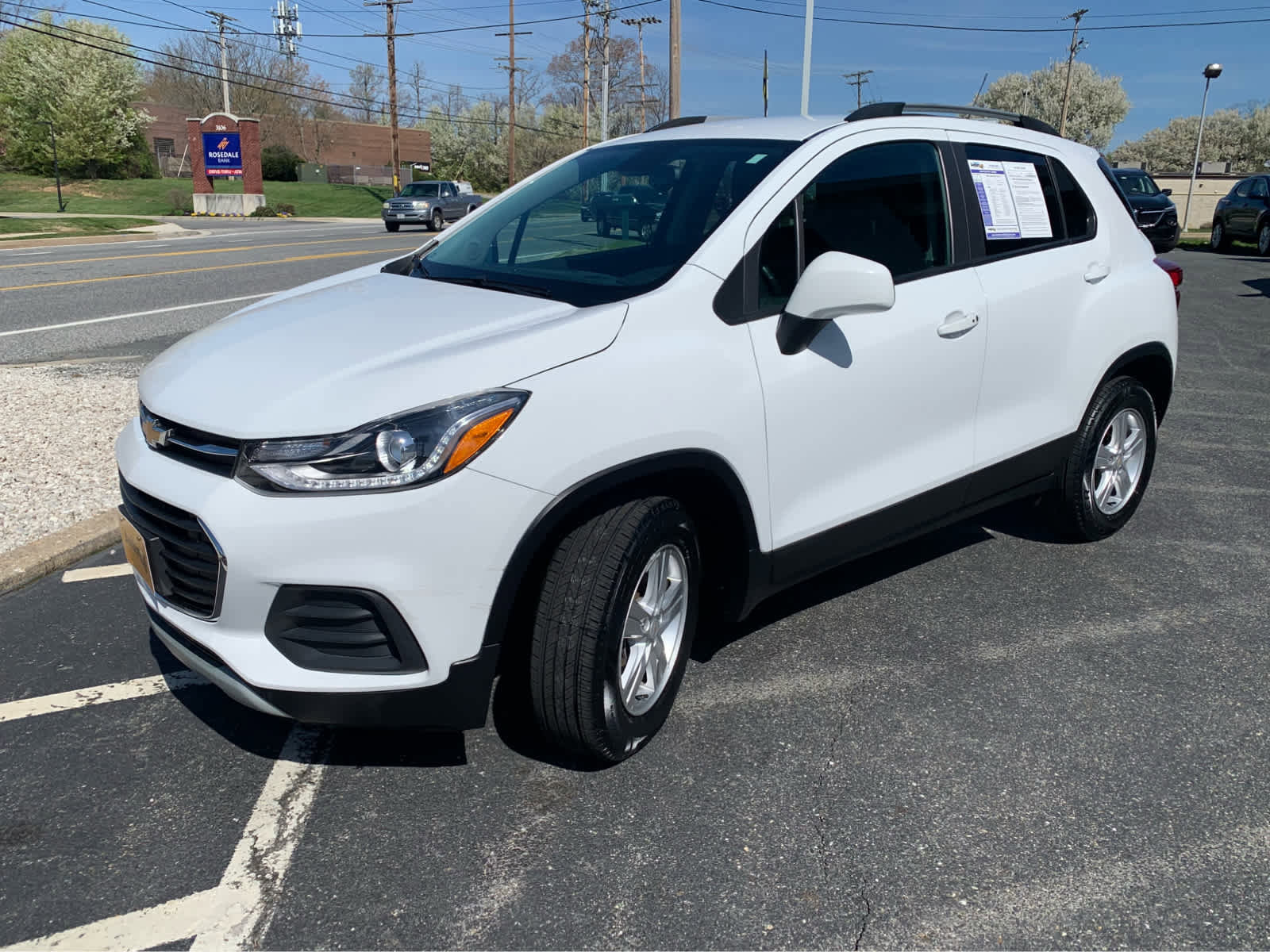 Used 2022 Chevrolet Trax LT w/ LT Convenience Package AWD/4WD image 3