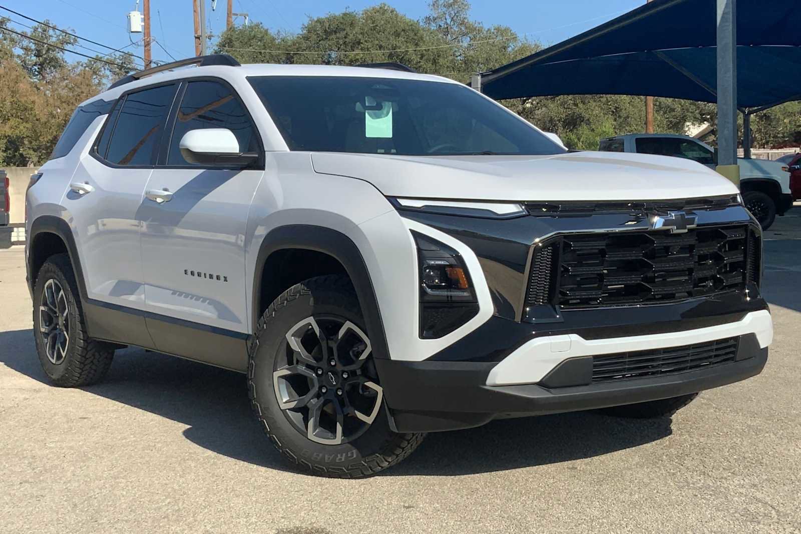 New 2026 Chevrolet Equinox ACTIV image 2