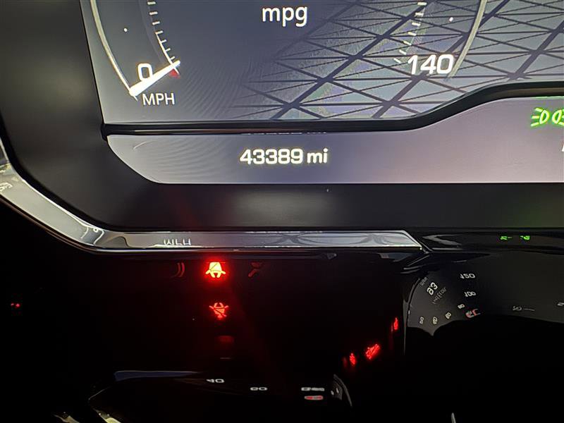 Used 2025 GMC Sierra 1500 SLT AWD/4WD image 24