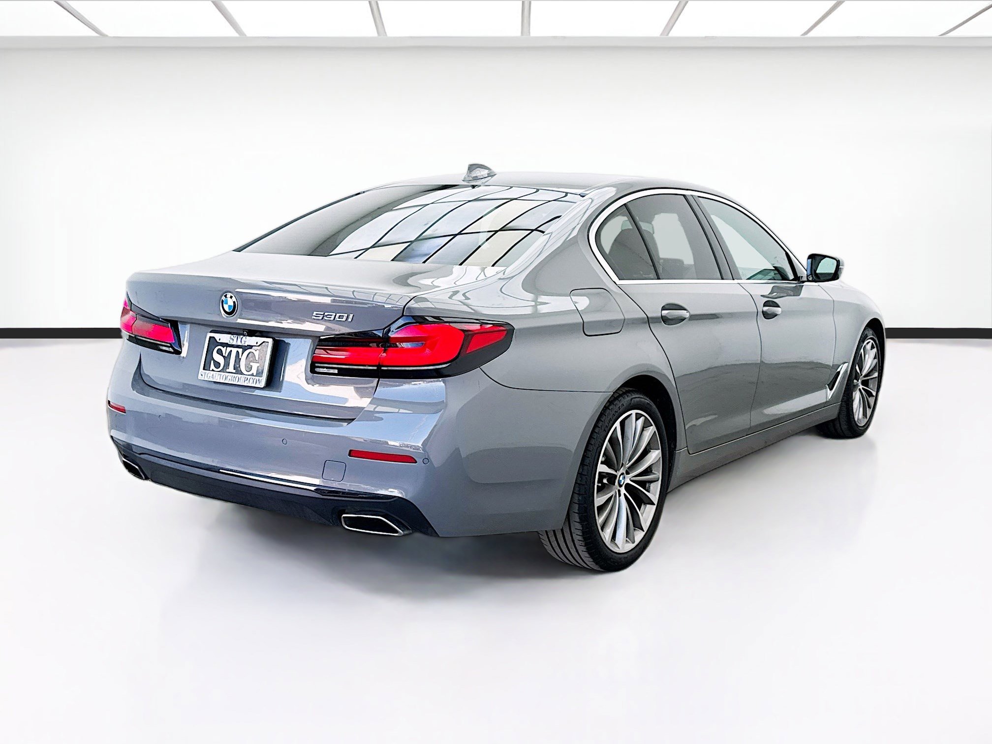 Used 2021 BMW 530i w/ Convenience Package image 4