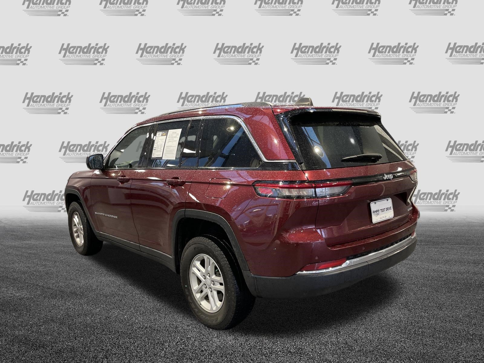 Used 2023 Jeep Grand Cherokee Laredo w/ Luxury Tech Group I RWD image 8