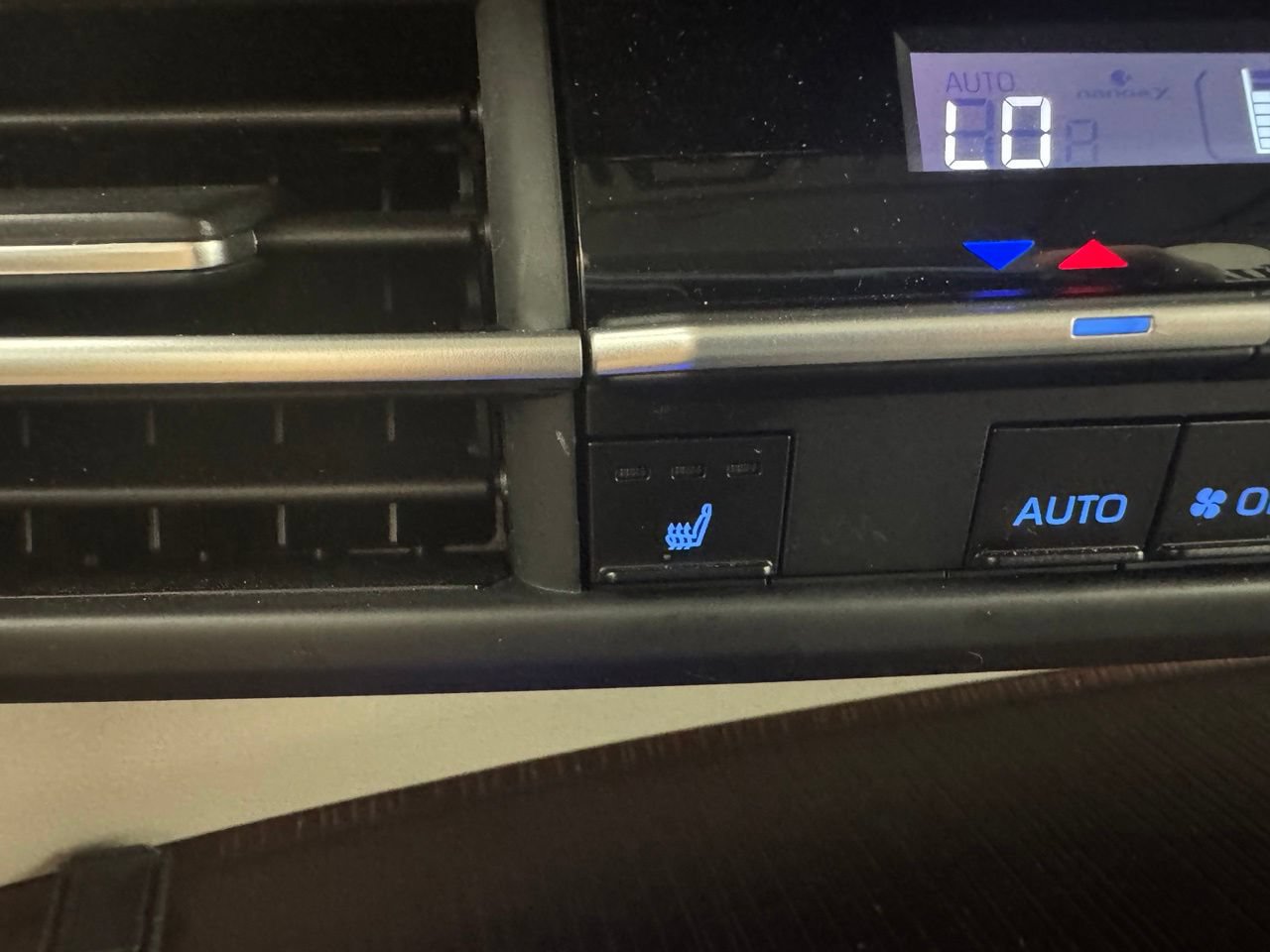 Used 2023 Toyota Sienna XLE FWD image 23