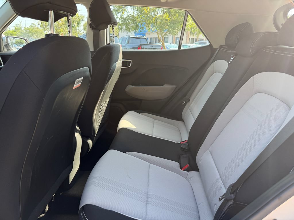 Used 2023 Hyundai Venue SEL FWD image 11