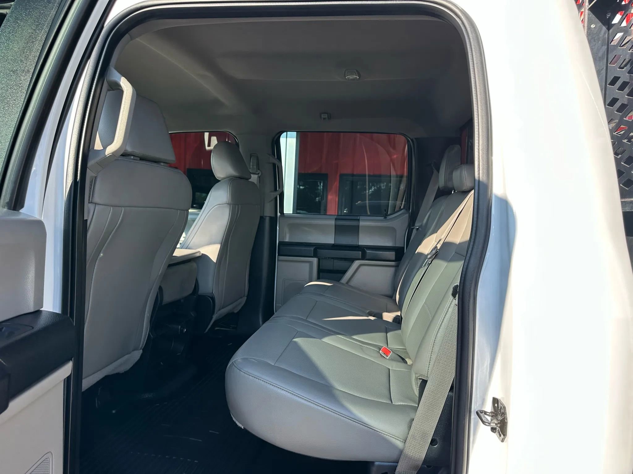 Used 2017 Ford F550 2WD Crew Cab Super Duty image 14