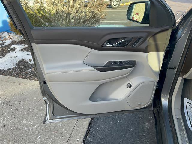 Used 2020 GMC Acadia SLT w/ Premium Package image 14