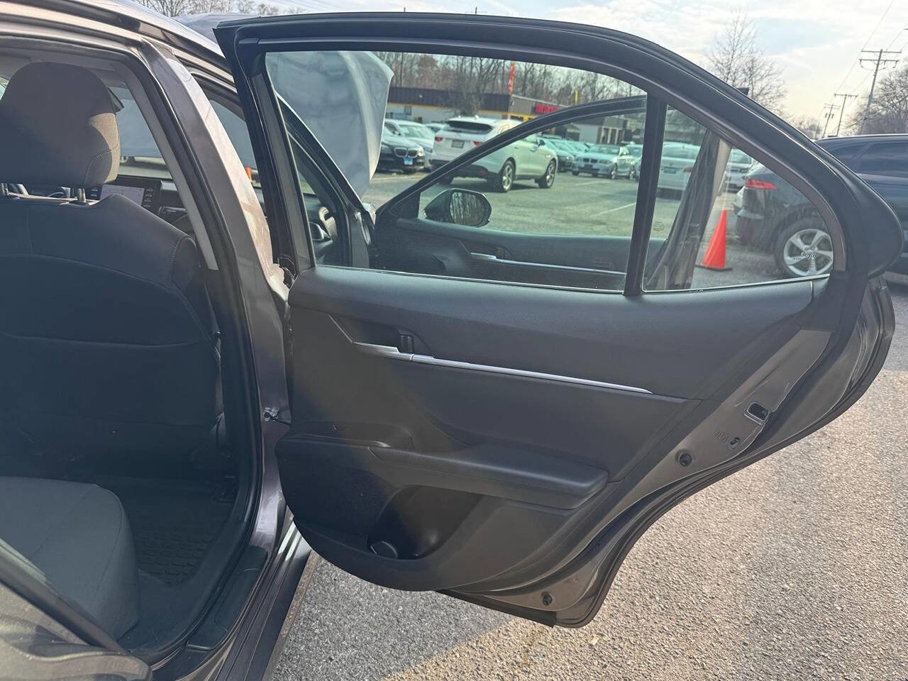 Used 2022 Toyota Camry LE image 29