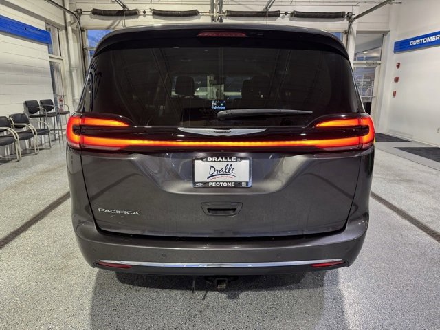 Used 2021 Chrysler Pacifica Touring-L image 9
