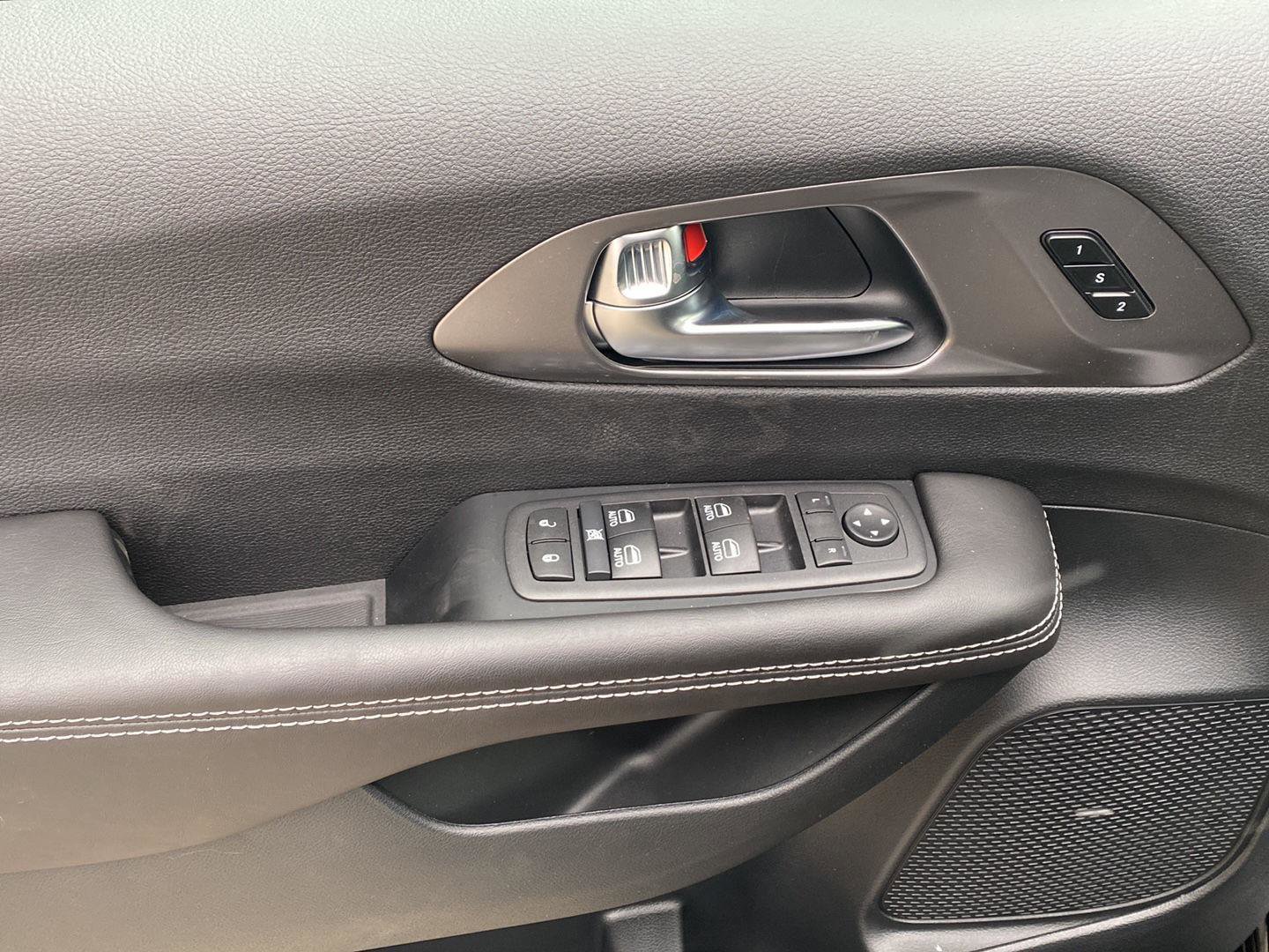 New 2026 Chrysler Pacifica Select image 4