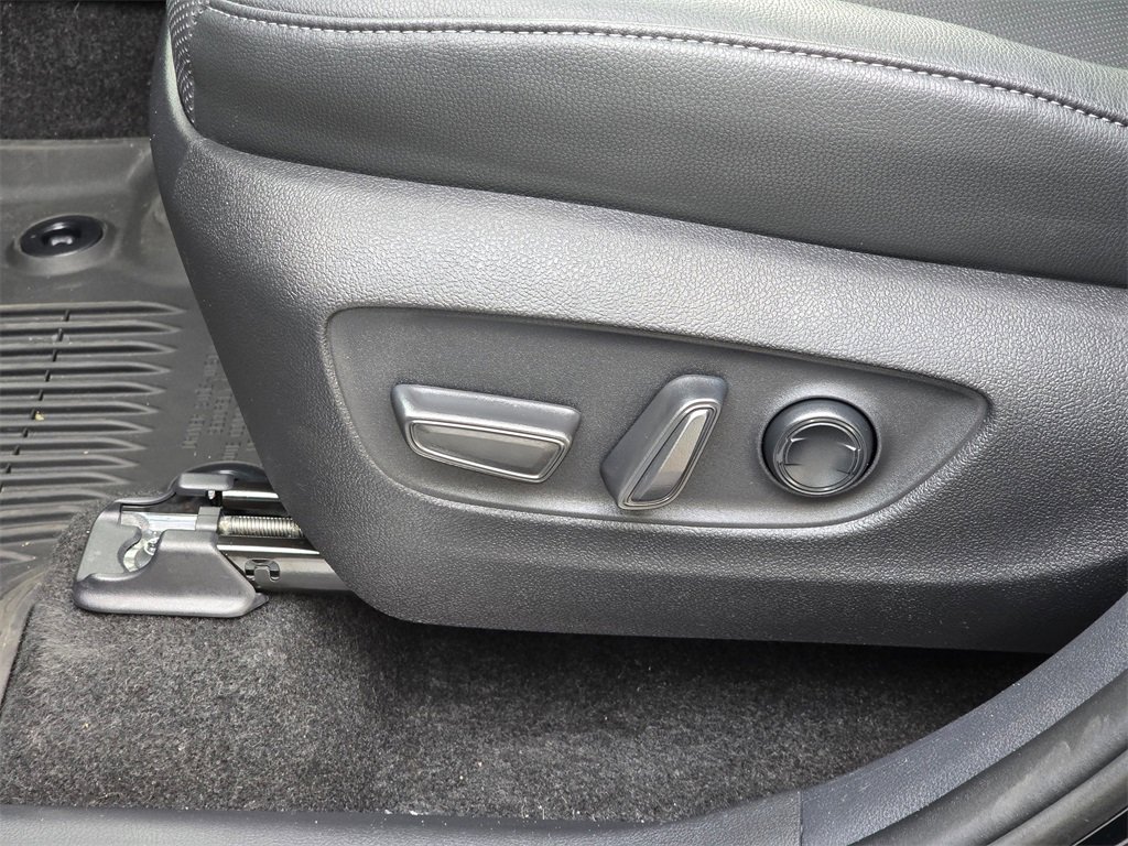 Used 2025 Toyota Grand Highlander AWD image 13