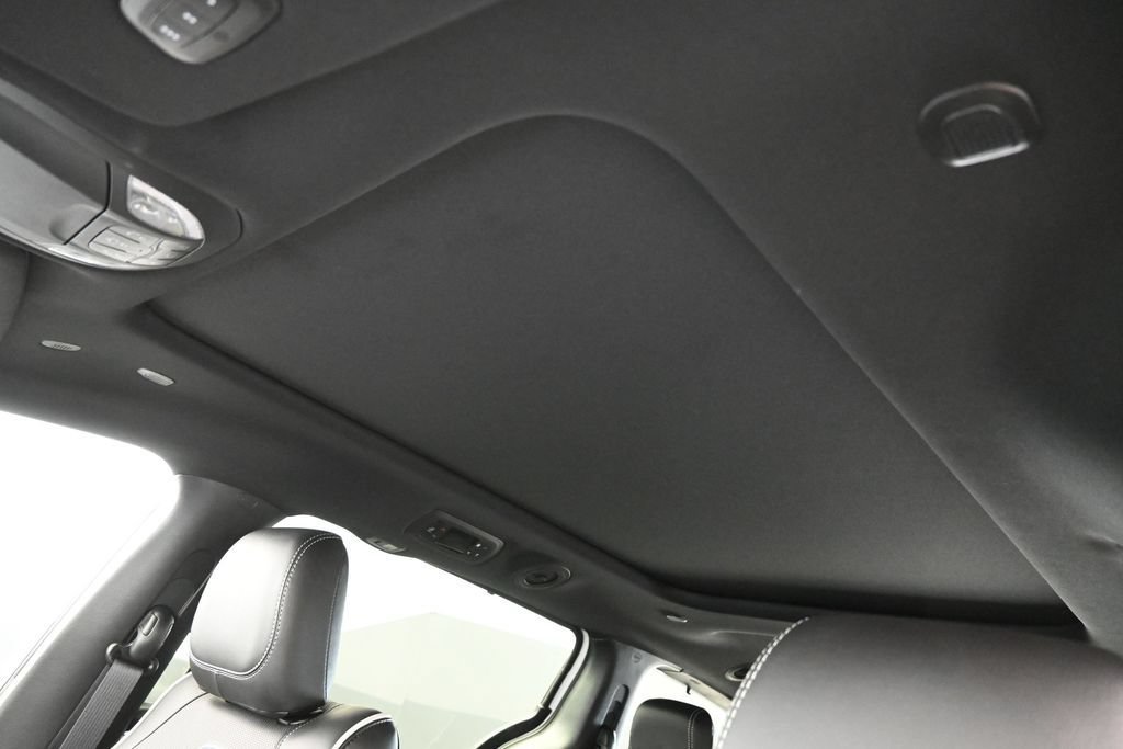 New 2027 Chrysler Pacifica Limited FWD image 17