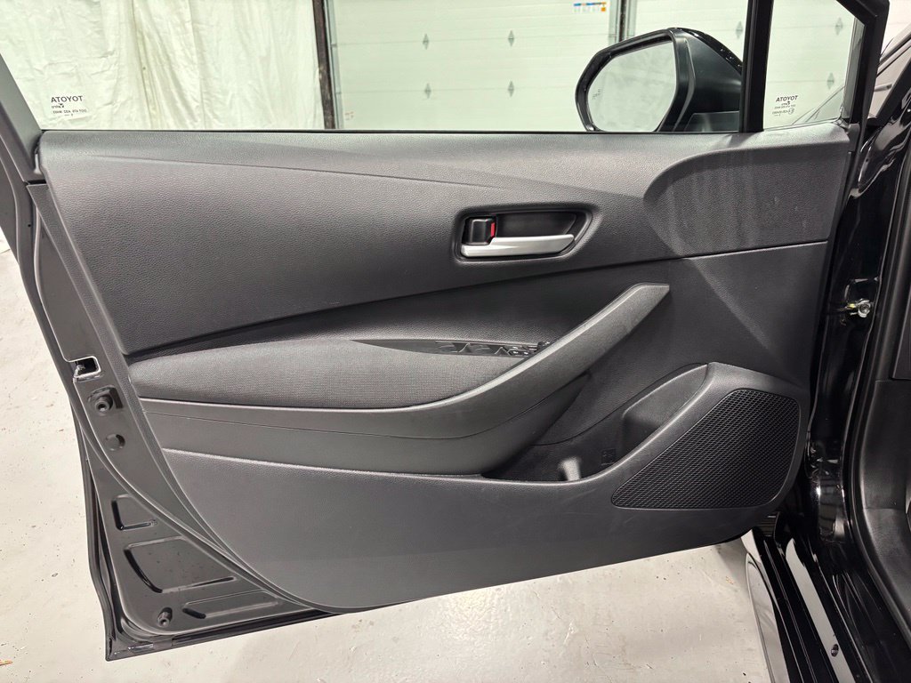 Used 2026 Toyota Corolla SE FWD image 8