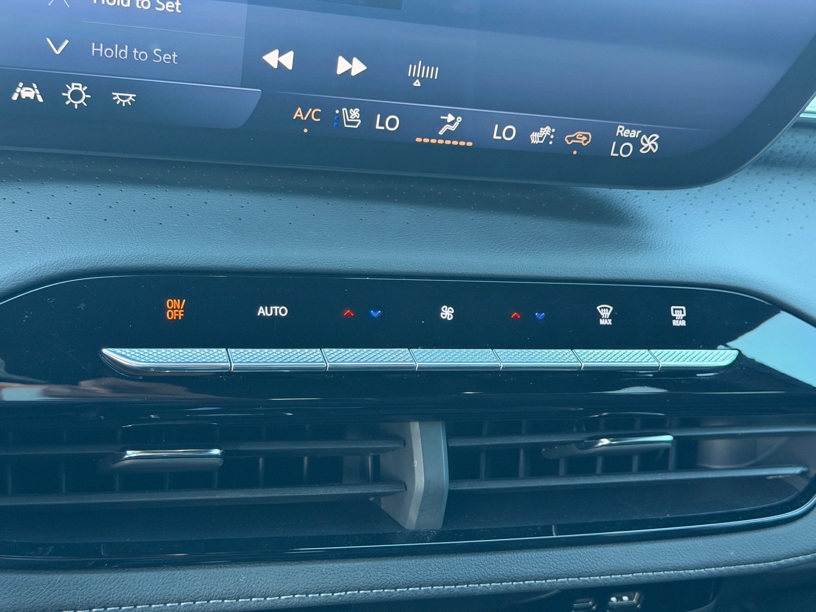 Used 2025 Buick Enclave Avenir w/ Super Cruise Package FWD image 26