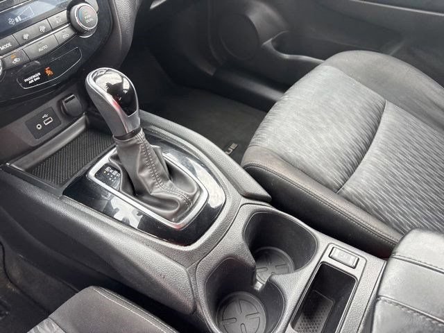Used 2020 Nissan Rogue SV FWD image 24