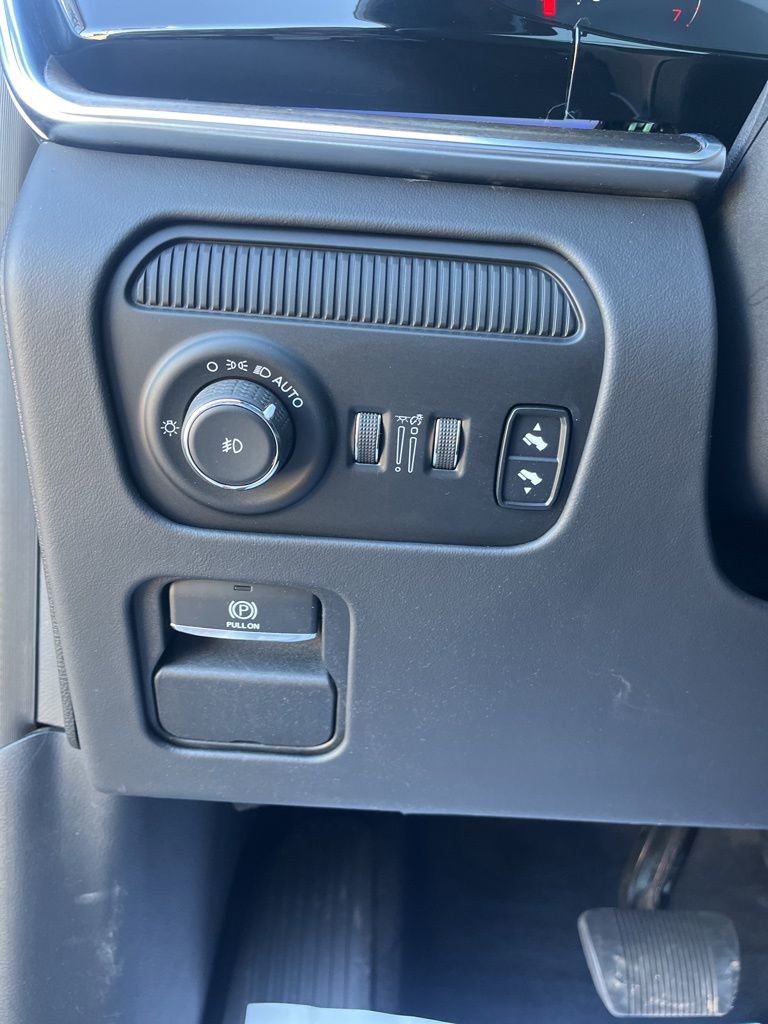 Used 2022 Jeep Grand Wagoneer Series II w/ Convenience Group III image 15