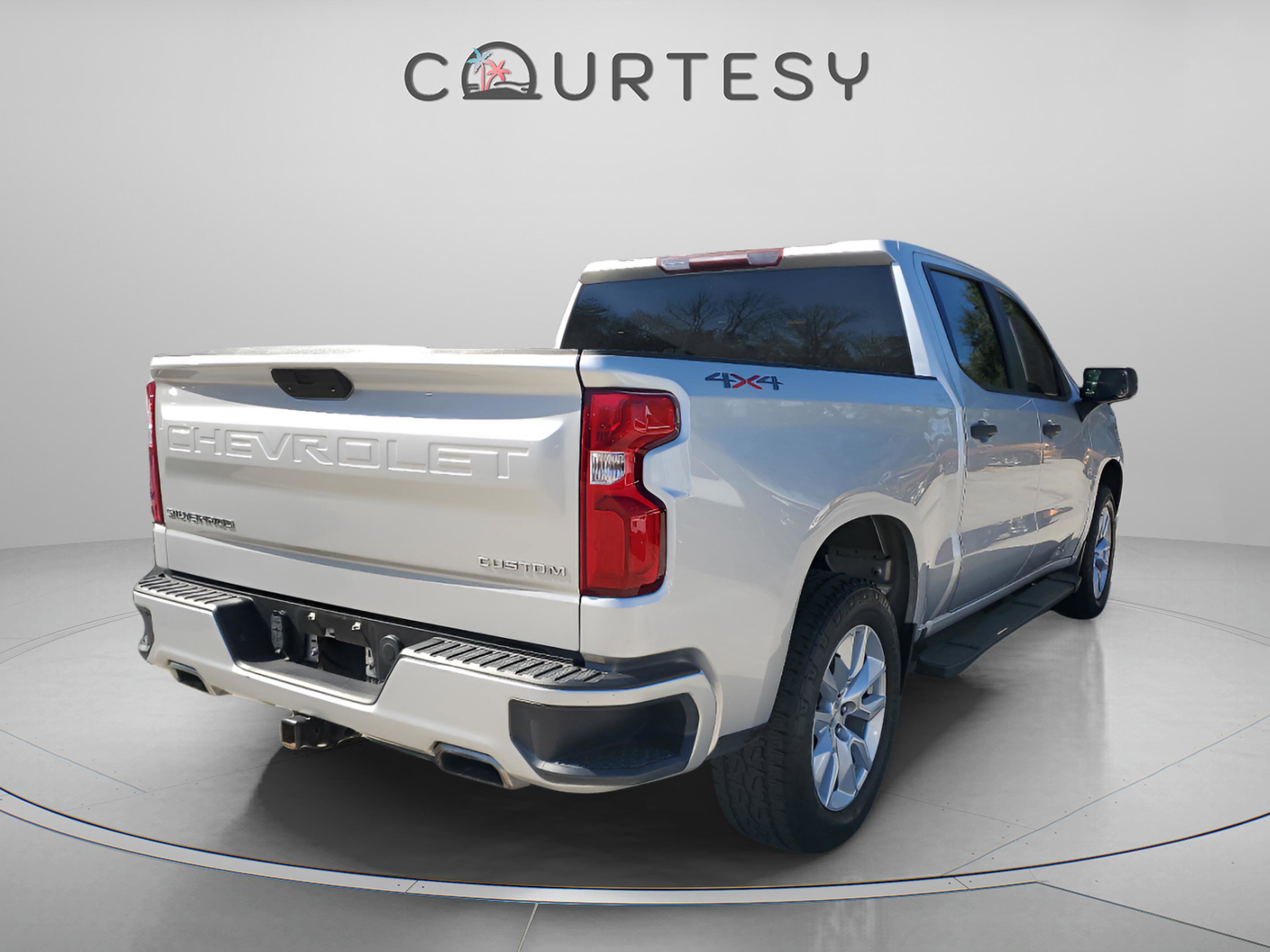 Used 2020 Chevrolet Silverado 1500 Custom w/ Custom Value Package image 4