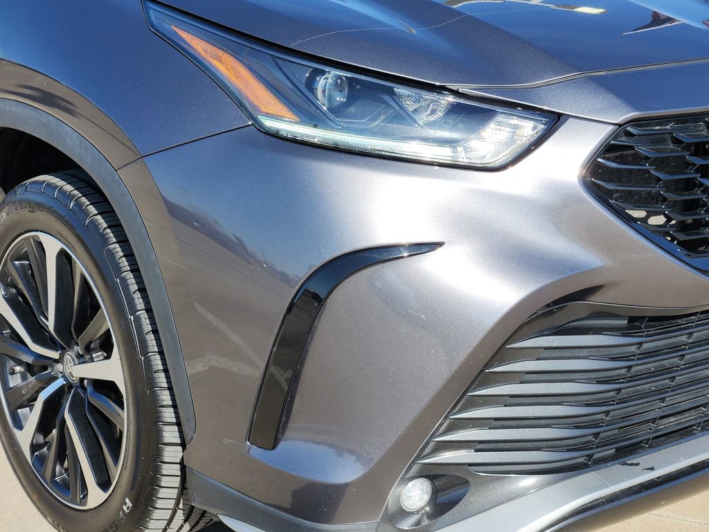 Used 2022 Toyota Highlander XSE image 11