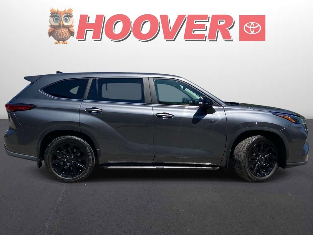 Used 2023 Toyota Highlander L AWD/4WD image 2