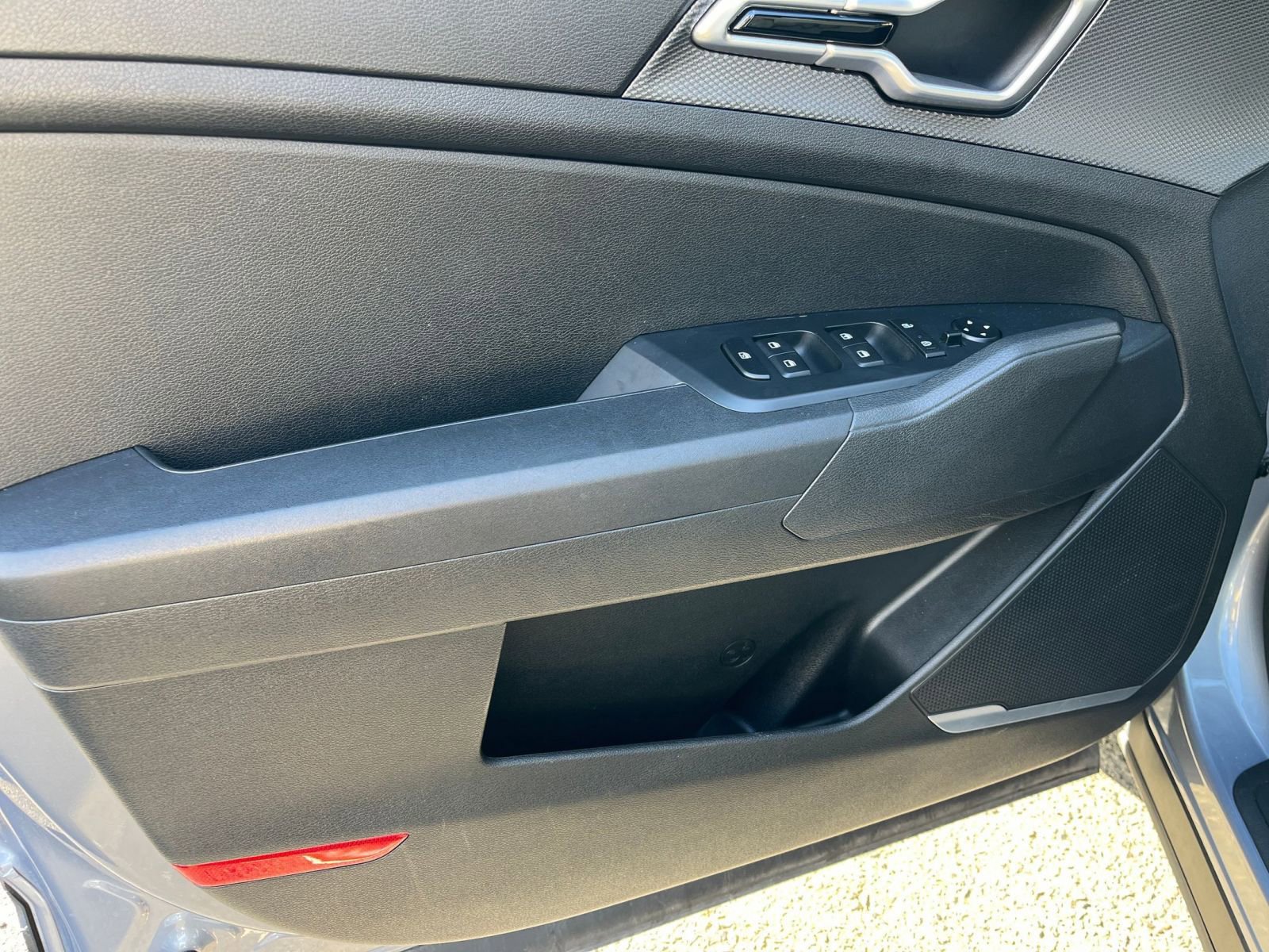 Used 2025 Kia Sportage LX image 18