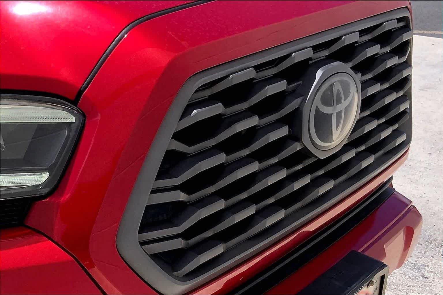 Used 2021 Toyota Tacoma SR AWD/4WD image 33