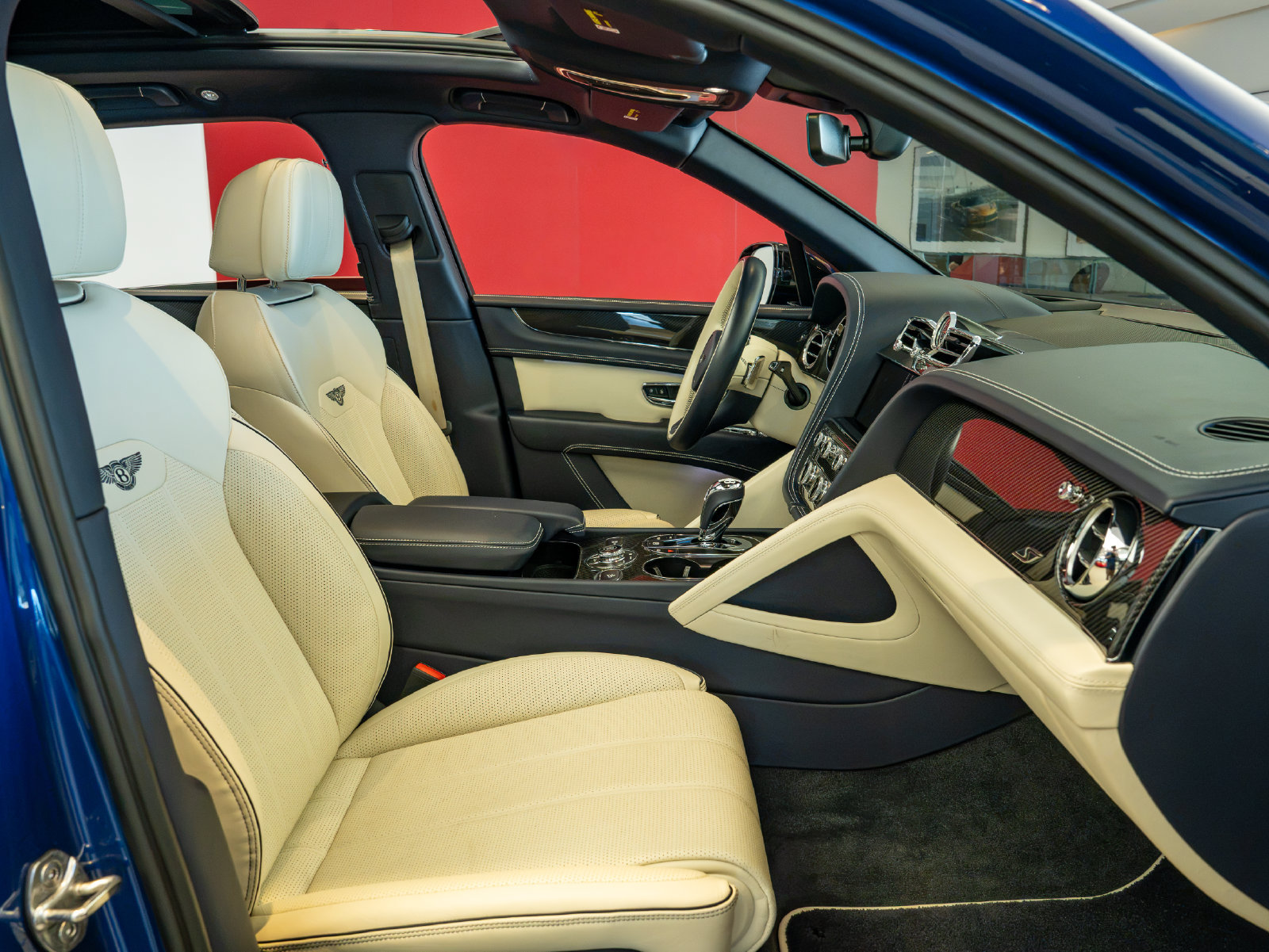Used 2022 Bentley Bentayga AWD/4WD image 23