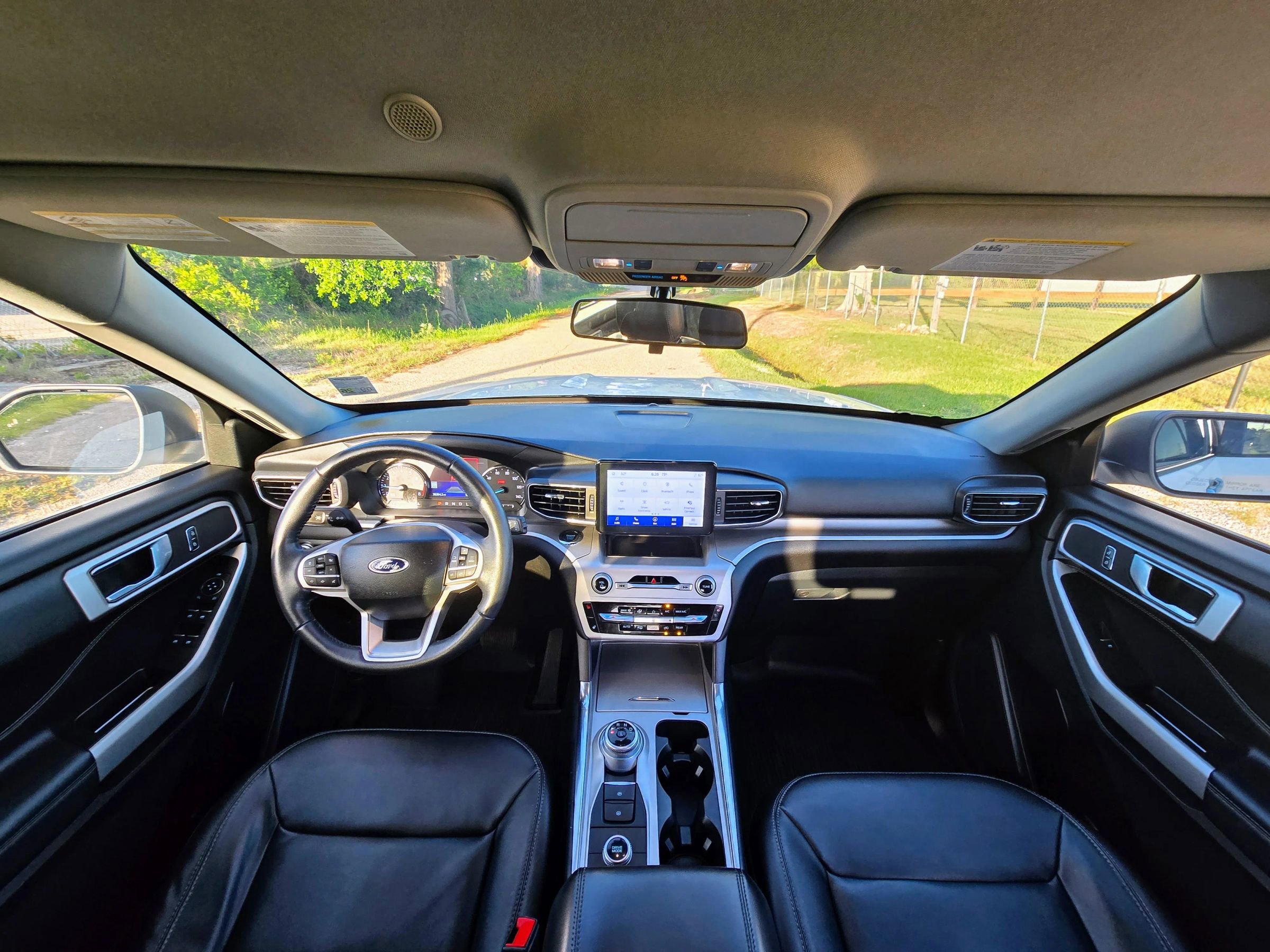 Used 2022 Ford Explorer XLT w/ Equipment Group 202A image 11