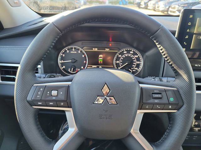 New 2026 Mitsubishi Outlander SE image 24