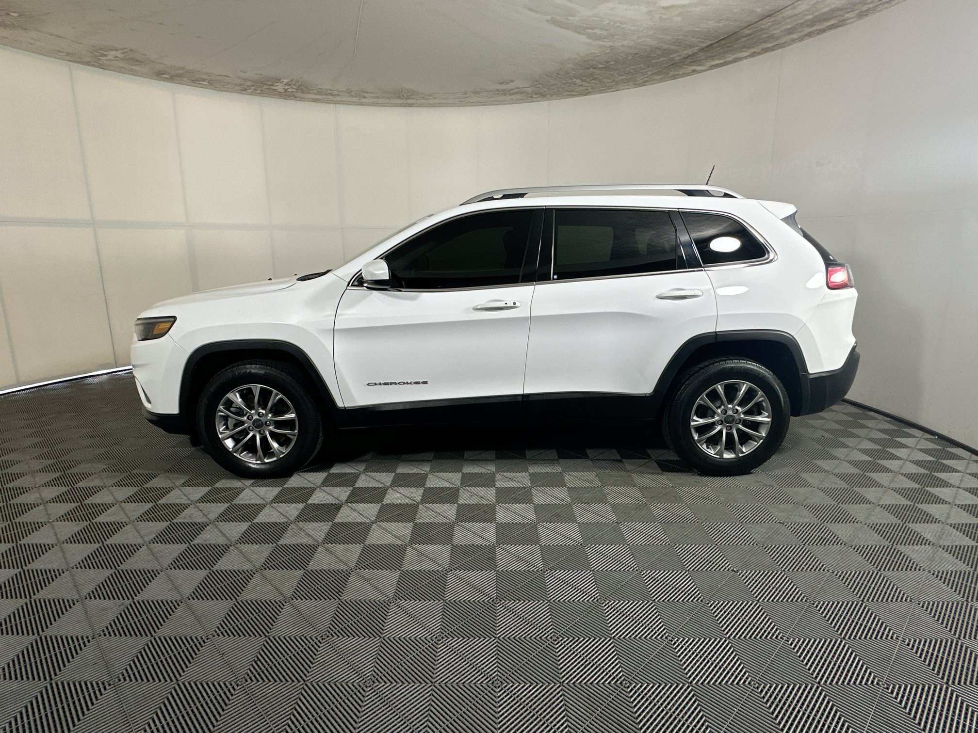 Used 2021 Jeep Cherokee Latitude Lux AWD/4WD image 6