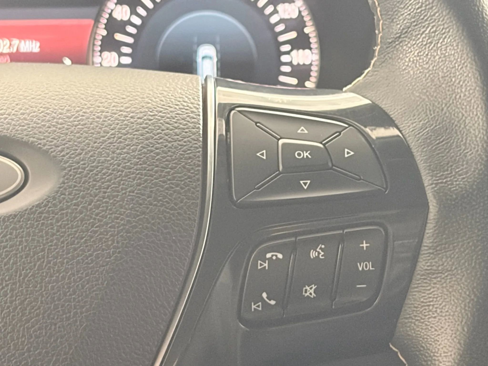 Used 2017 Ford Explorer Platinum image 28